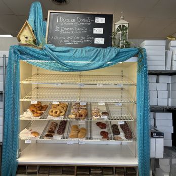 Willie's Donuts - This is mid morning, they usually have any more choices, but you need to get there early! Otherwise, place a call ahead order like I did :) - Donuts Near Me - Macomb, Michigan
