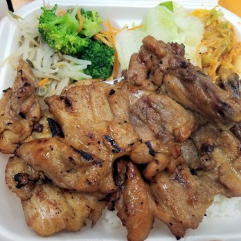 Ono Korean BBQ - Close up of my - BBQ Chicken plate (bone-in chicken), with white rice, bean sprouts, broccoli, cabbage, & kim chee! ($10.69) - Korean Near Me - Honolulu, Hawaii