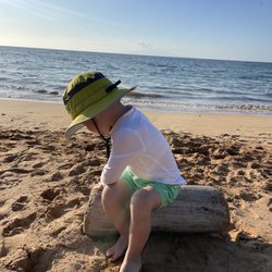 Maui Keiki Nanny - Beach time.