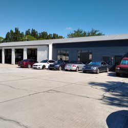 Melbourne Motorsports - In the parking lot