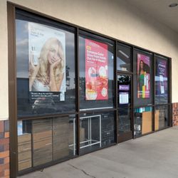 SalonCentric - Front door