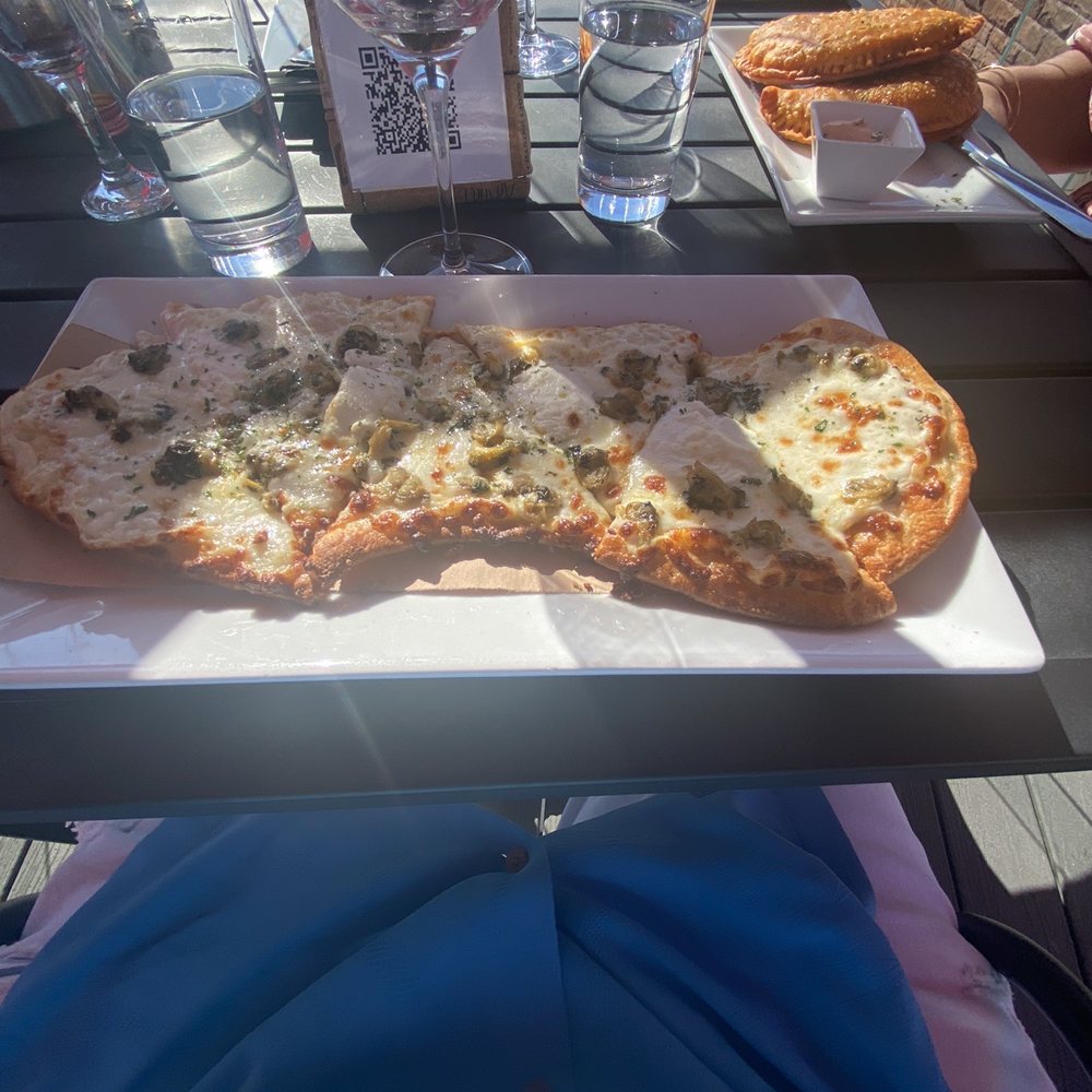 di'Vine Wine Bar - White clam: clams mozzarella and roasted garlic on a flatbread - Wine Bars Near Me - Wappingers Falls, New York di'Vine Wine Bar - White clam: clams mozzarella and roasted garlic on a flatbread - Wine Bars Near Me - Wappingers Falls, New York