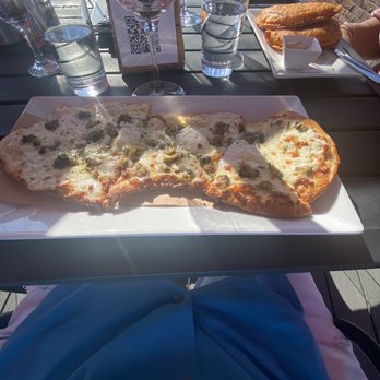 di'Vine Wine Bar - White clam: clams mozzarella and roasted garlic on a flatbread - Wine Bars Near Me - Wappingers Falls, New York di'Vine Wine Bar - White clam: clams mozzarella and roasted garlic on a flatbread - Wine Bars Near Me - Wappingers Falls, New York