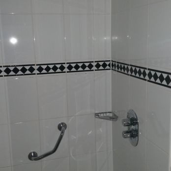 Hatherley Manor Hotel - Bathroom 2 - Hotels Near Me - Gloucester, GLS