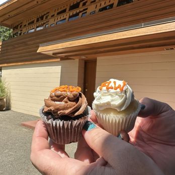 The Gordon House by Frank Lloyd Wright - Celebratory cupcakes. - Museums Near Me - Silverton, Oregon The Gordon House by Frank Lloyd Wright - Celebratory cupcakes. - Museums Near Me - Silverton, Oregon