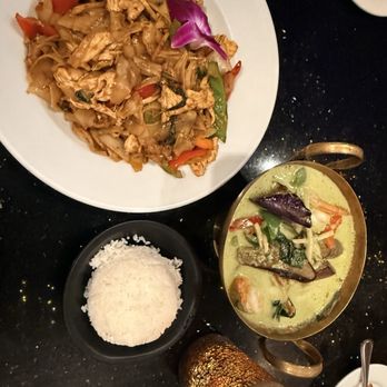 Signature Thai Cuisine - Pad Thai Green Curry - Thai Near Me - La Mesa, California