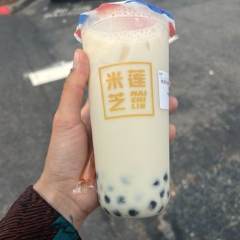 Mai Chi Lin - Peach oolong milk tea with boba - Hong Kong Style Cafe Near Me - Bellevue, Washington Mai Chi Lin - Peach oolong milk tea with boba - Hong Kong Style Cafe Near Me - Bellevue, Washington