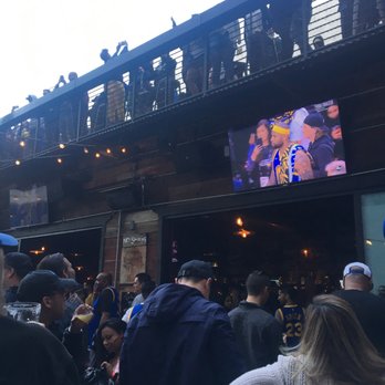 Mad Oak - celebrating the Warriors win! - Bars Near Me - Oakland, California Mad Oak - celebrating the Warriors win! - Bars Near Me - Oakland, California