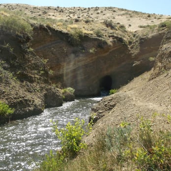 Michael D Thompson Trailhead - Hole-in-the-Wall (in summer) - Hiking Near Me - Reno, Nevada Michael D Thompson Trailhead - Hole-in-the-Wall (in summer) - Hiking Near Me - Reno, Nevada