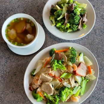 Golden Palace - Wonton Soup, Beef & Broccoli, and Cantonese Chow Mein - Chinese Near Me - Lively, Ontario Golden Palace - Wonton Soup, Beef & Broccoli, and Cantonese Chow Mein - Chinese Near Me - Lively, Ontario