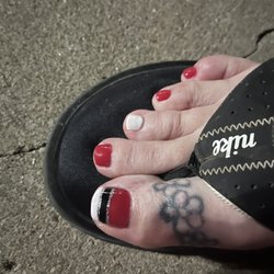 Y Nails - Santa style toes