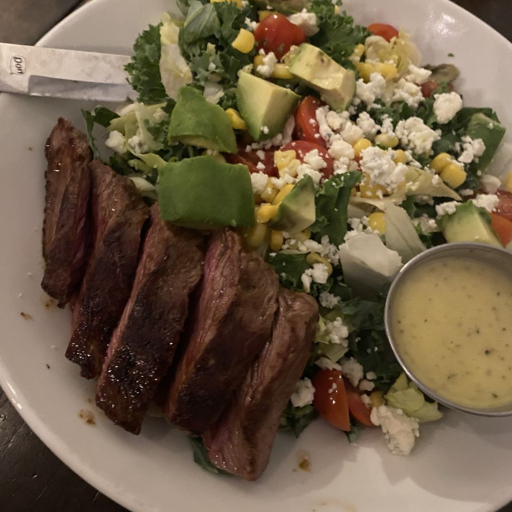 Bachelor salad with steak