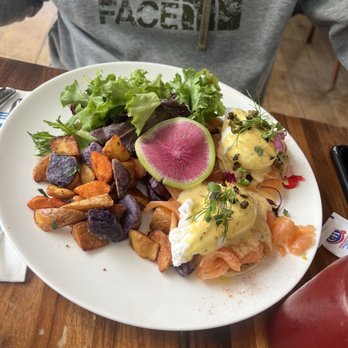 Lapisara Eatery - Smoked Salmon Benedict - Breakfast & Brunch Near Me - San Francisco, California