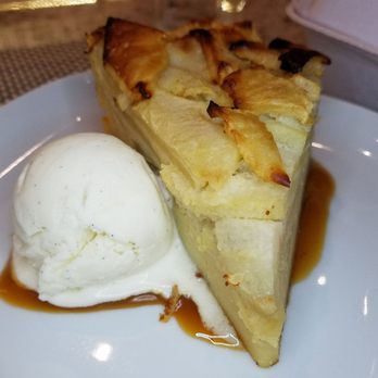 Town Hall - Apple dessert with vanilla bean ice cream and sea salt caramel glaze - New American Near Me - Jacksonville, Florida Town Hall - Apple dessert with vanilla bean ice cream and sea salt caramel glaze - New American Near Me - Jacksonville, Florida