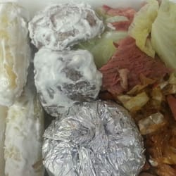 Jin's Market - This is what a $27.00 plate looks like. Five items including the bowl of fe'e not in the picture.