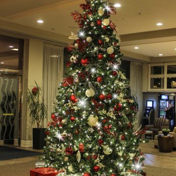 Brilliant Bulbs - Lobby Christmas Tree - Holiday Decorating Services Near Me