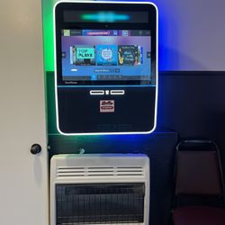 Capricorn Inn - Juke box in the large dining area