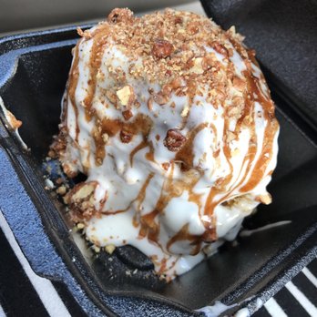 Tapester's Grill - Cinnamon roll w pecans. To go 2.70 - American Near Me - Houston, Texas