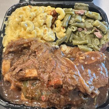 Under The Knife - Short ribs Mac and greenbeans - Soul Food Near Me - Katy, Texas