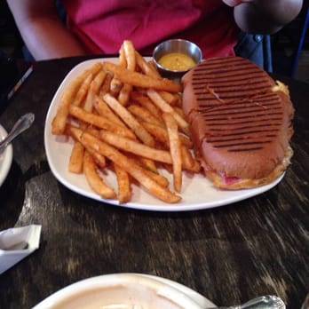 Cafe con Leche - Cuban sandwich - Mexican Near Me - Chicago, Illinois