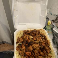 Dubai Cafeteria & Expresso - Chicken & Rice Plate