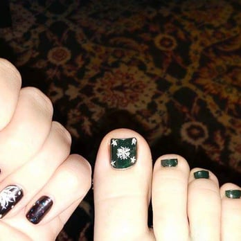 Nail Circle - The guy who did my nails suggested a design and did a beautiful freehand snowflake on my toes and a cool design on my fingers - Nail Salons Near Me - Lake Zurich, Illinois