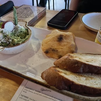 Asadero Prime - Guacamole plate - Mexican Near Me - Kent, Washington