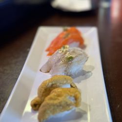 Bento Box - Uni nigiri, salmon nigiri