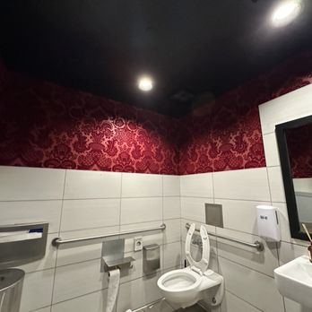 6th & G Breakfast - Bathroom - Breakfast & Brunch Near Me - San Diego, California