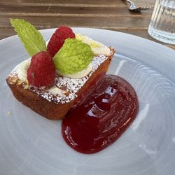 Beach Pea Kitchen & Bar - Lemon cake