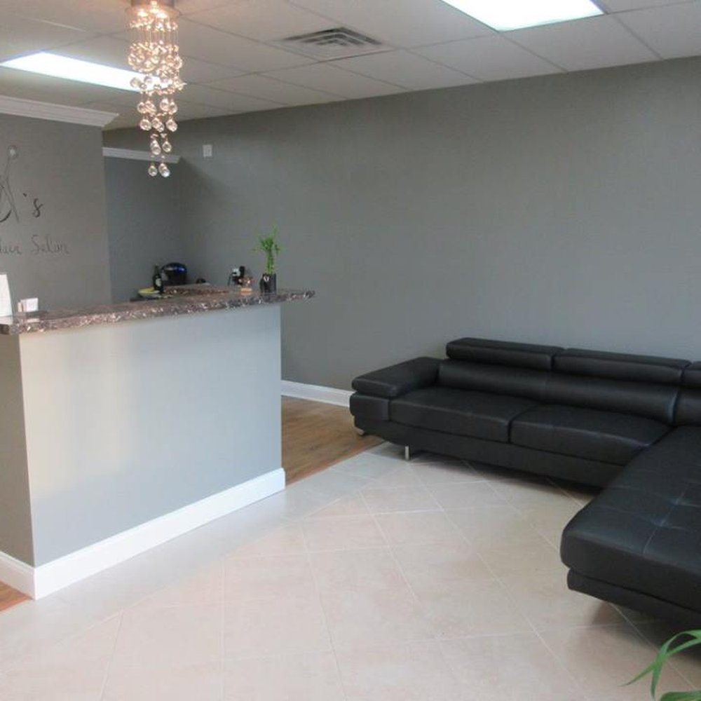 Lucas Salon (seating area).