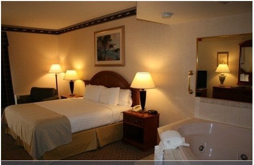 The Plaza Hotel & Suites