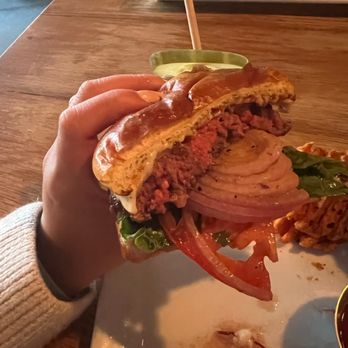 Howell's Kitchen and Bar - Tavern Burger - Pizza Near Me - Atlanta, Georgia