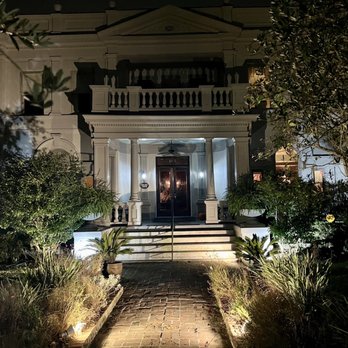 Elizabeth On 37th - Beautiful building and setting - New American Near Me - Savannah, Georgia Elizabeth On 37th - Beautiful building and setting - New American Near Me - Savannah, Georgia