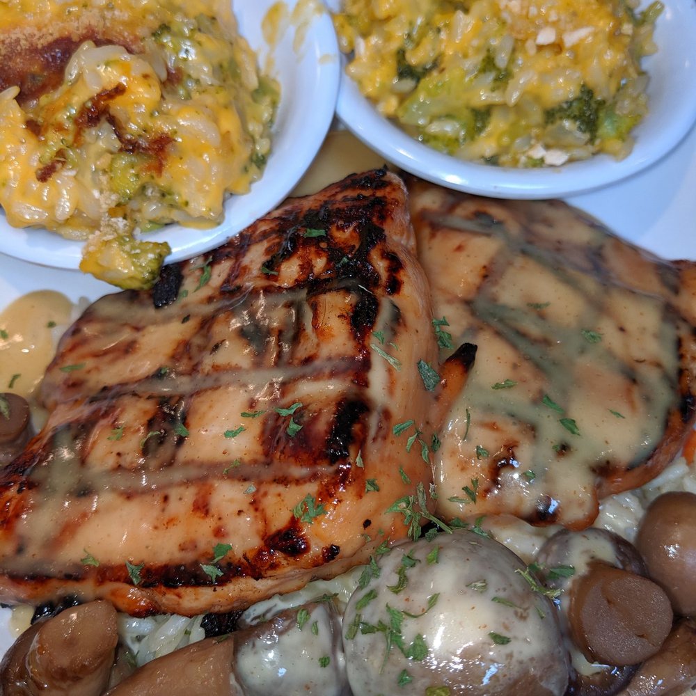 Cheddar's Scratch Kitchen - Honey Dijon chicken and mushrooms over rice and double the broccoli and cheese - my favorite dish on their menu - American Near Me - Webster, Texas