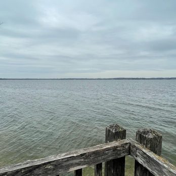 Raymer's Cove - Looking out over Raymer's Cove - Hiking Near Me - Madison, Wisconsin Raymer's Cove - Looking out over Raymer's Cove - Hiking Near Me - Madison, Wisconsin