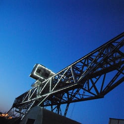 Evo Kohlekran - EVO Kohlekran am 17.04.2010 Kondesstreifen freier Himmel, Dank Vulkanasche aus Island