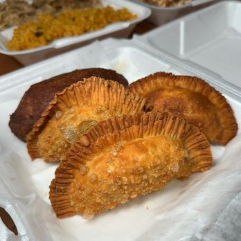 El Sitio - Empanadilla de Carne & Queso, Empanadilla de Carne, Empanadilla de Pollo - Puerto Rican Near Me - Hartford, Connecticut El Sitio - Empanadilla de Carne & Queso, Empanadilla de Carne, Empanadilla de Pollo - Puerto Rican Near Me - Hartford, Connecticut