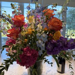 apparently sue did the flower arrangement .. i think she did a phenomenal job.. apparently sue did the flower arrangement .. i think she did a phenomenal job..