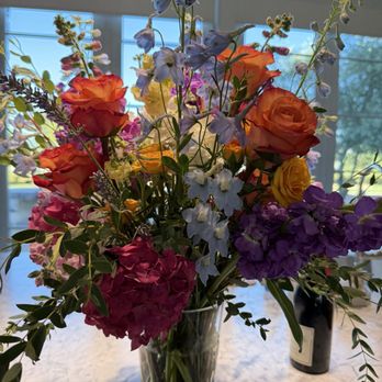 French Florist - apparently sue did the flower arrangement .. i think she did a phenomenal job.. - Florists Near Me - Sonoma, California French Florist - apparently sue did the flower arrangement .. i think she did a phenomenal job.. - Florists Near Me - Sonoma, California