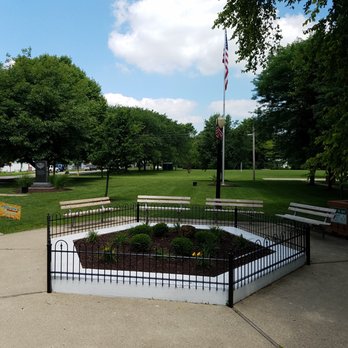 Landmark Park - central flower garden - Parks Near Me - Fortville, Indiana