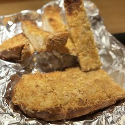 Damon's Famous Garlic Toast