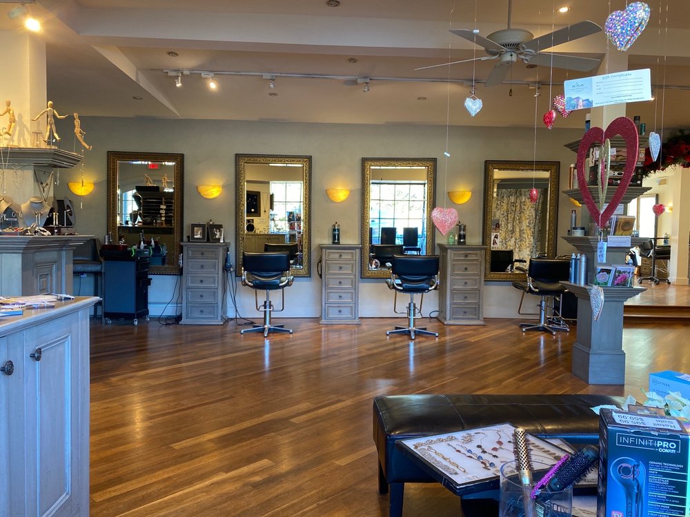 AKA A Glenn Ricci Salon Logo