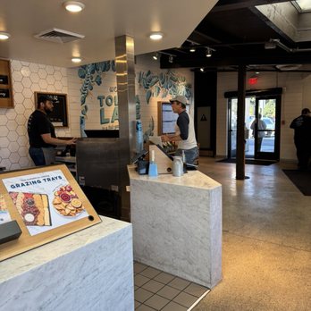 Mendocino Farms - Inside - Sandwiches Near Me - Burbank, California Mendocino Farms - Inside - Sandwiches Near Me - Burbank, California