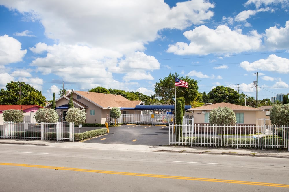 Pineview Preschools Douglas - childcare center in Miami, FL