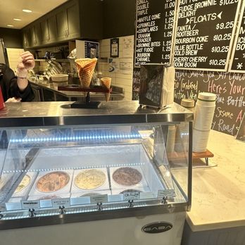Humphry Slocombe Pruneyard - Ice Cream & Frozen Yogurt Near Me - Campbell, California