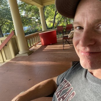 Iron Horse Inn - Enjoying the huge front porch - Bed & Breakfast Near Me - Granbury, Texas Iron Horse Inn - Enjoying the huge front porch - Bed & Breakfast Near Me - Granbury, Texas