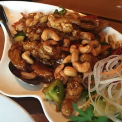 House We - Himalaya wok. Crispy chicken, chili, vegetables, cashew nuts.