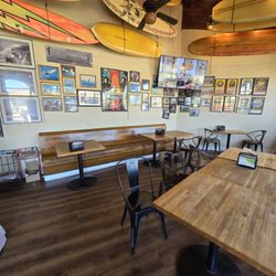Pleasure Pizza - Surf-culture interior