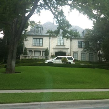 Lakeside Park - Avg neighborhood mansion across the street from Lakeside Park - Parks Near Me - Dallas, Texas Lakeside Park - Avg neighborhood mansion across the street from Lakeside Park - Parks Near Me - Dallas, Texas